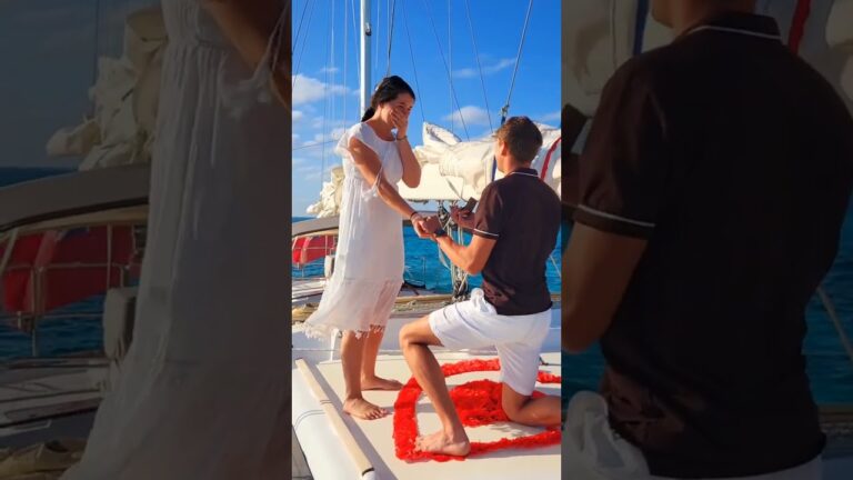 Read more about the article Valentine’s Day turned into a proposal on this sailboat in the heart of the Caribbean!