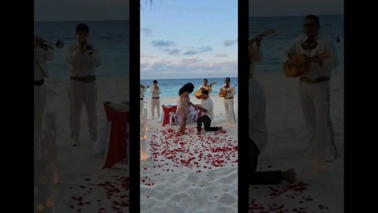 Read more about the article A proposal in the rhythm of the mariachi serenade ! #cancunproposal #proposal #love #beachproposal