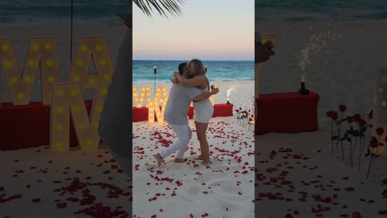 Read more about the article The Mariachis accompanied the proposal and she said yes ! #cancunproposal #beachproposal #mariachis