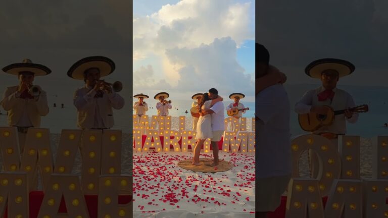 Read more about the article A sunset proposal surronded by loved ones and the magic of mariachis! #Love #cancunproposalplanner