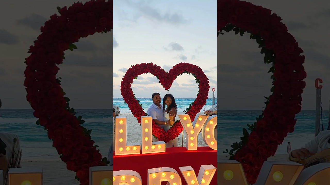 Read more about the article Two hearts of roses and the Cancún beach, what could be more perfect! 🥀 #shesaidyes #mariachis