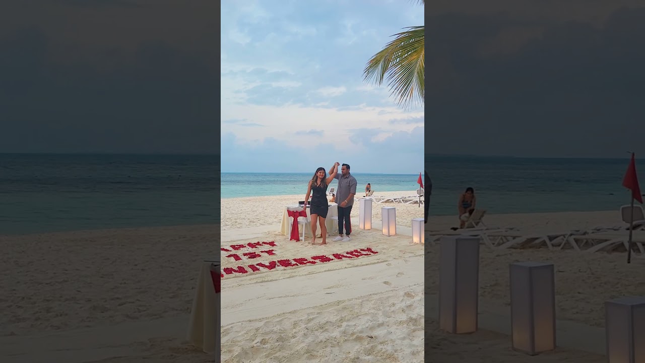 Read more about the article celebrating their first anniversary with dinner on the beach! #romantic #cancunproposalplanner