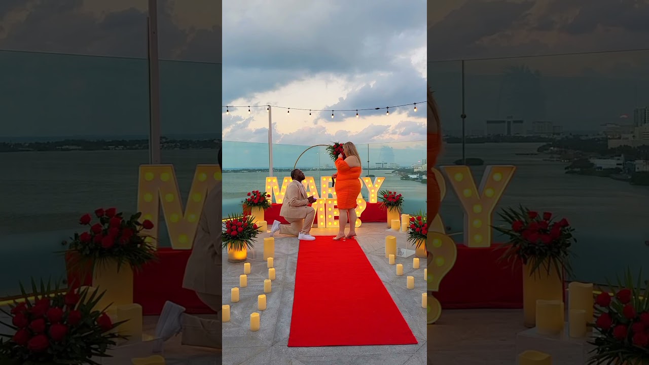 Read more about the article A beautiful proposal accompanied by a gorgeous sunset. #cancunproposal #romantic #shesaidyes