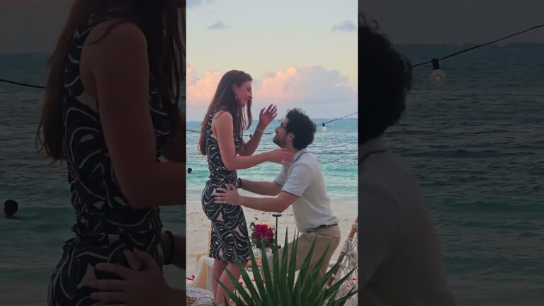 Read more about the article He surprised her with a picnic on the beach and video of their loved ones before proposing 💖✨