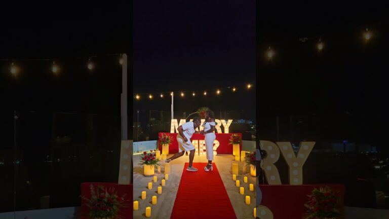Read more about the article Sunset skies and rooftop views made the background for a perfect proposal #cancunproposal #love