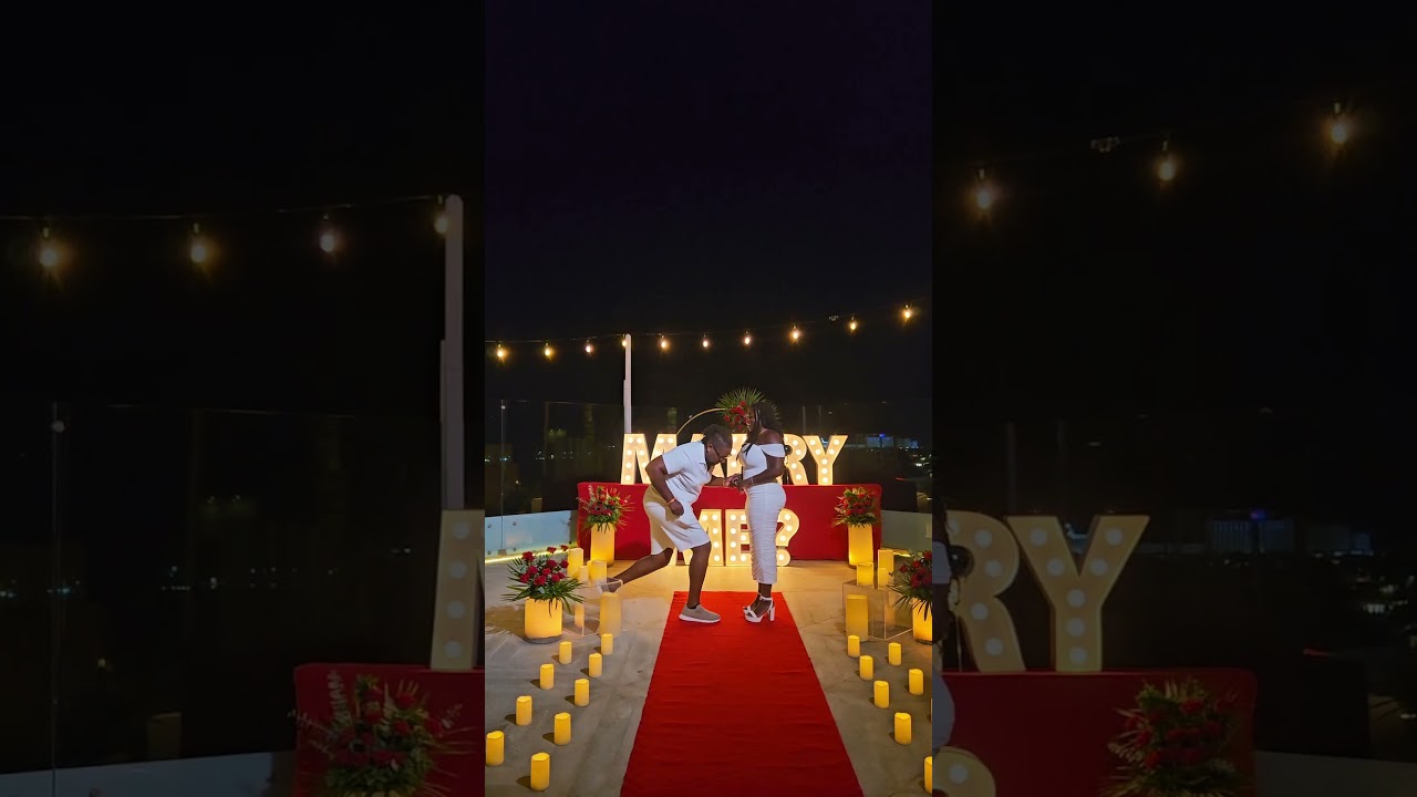 Read more about the article Sunset skies and rooftop views made the background for a perfect proposal #cancunproposal #love