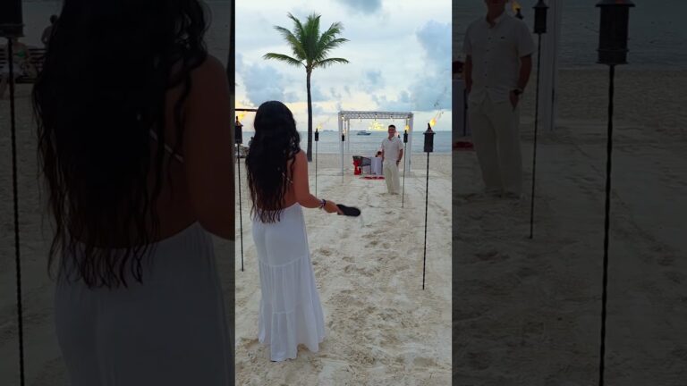 Read more about the article He asked her to be his Girlfriend in a very special way 💕 #Love #newgirlfriend #cancun