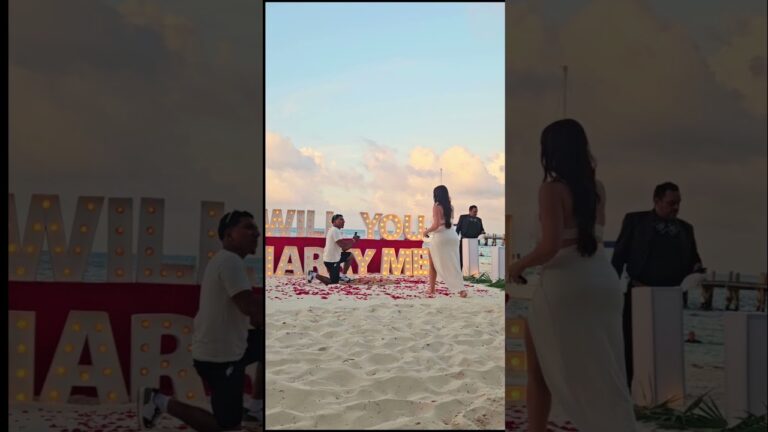 Read more about the article Mariachi + sunset = engaged!πβ¨ #cancunproposal #proposalplanner #beach #proposal #engaged
