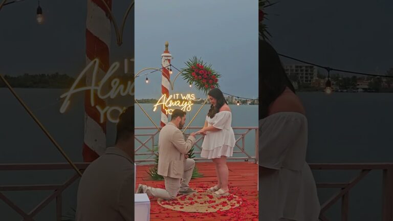 Read more about the article Accompanied with their friends they made their love official💖✨ #cancunproposal #proposalplanner
