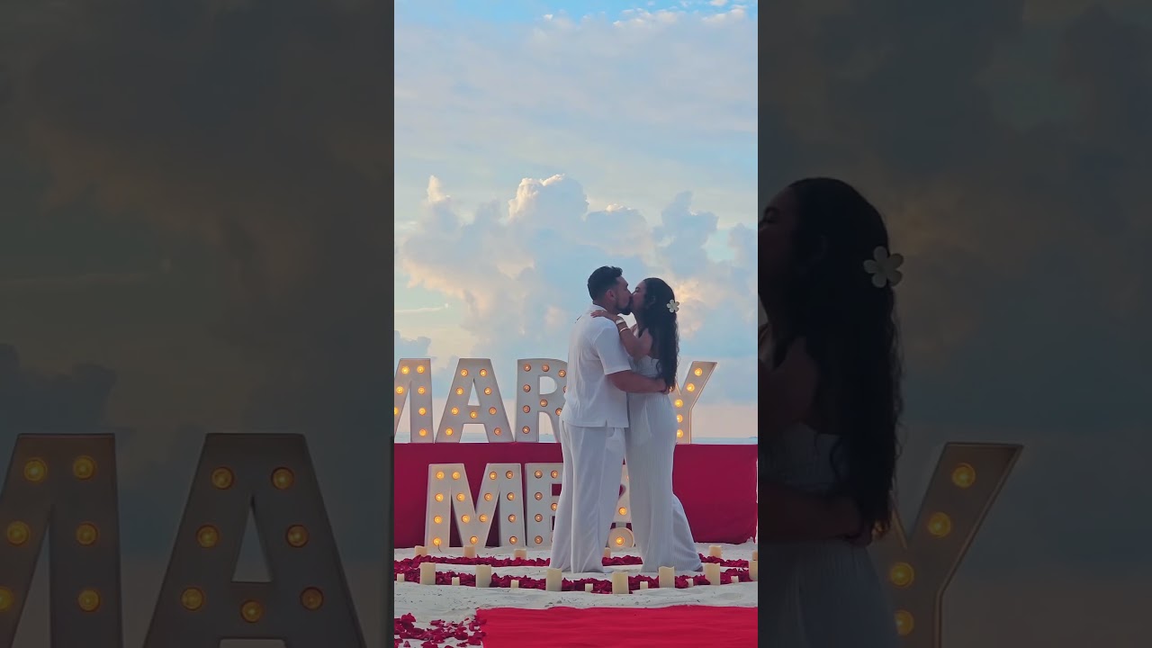 Read more about the article The sky, the couple, the set up, everything looked straight out of a dream #cancunproposalplanner