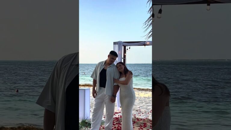 Read more about the article Love sounds like piano keys and waves crashing at sunset 🌅💞#cancunproposalplanner #proposalplanner