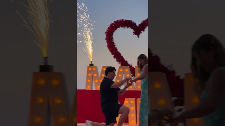 Read more about the article Sunset, mariachis, and a forever kind of loveπ
π #cancunproposal #proposalplanner #love #cancunbeach