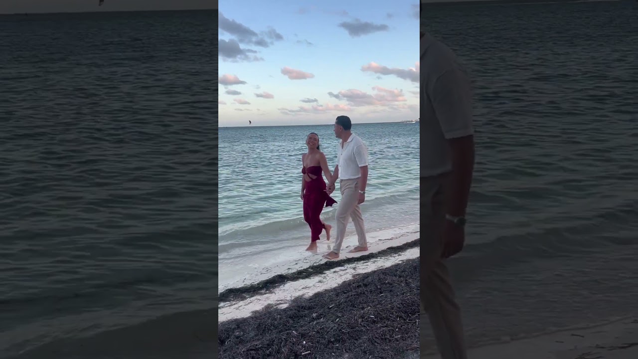 Read more about the article Sparklers glowing, saxophone playing, hearts racing… the easiest YES of her life #cancunproposal