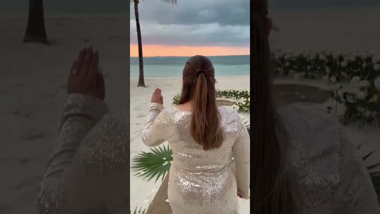 Read more about the article Surrounded by 250 roses & the sound of the waves, he got a once-in-a-lifetime YES! #cancunproposal