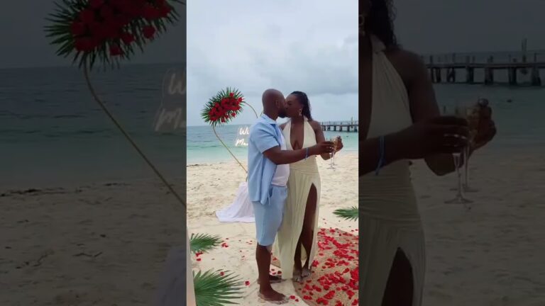 Read more about the article She knew he had a surprise 4 her but never expected this #surpriseproposal #cancunproposal #marryme