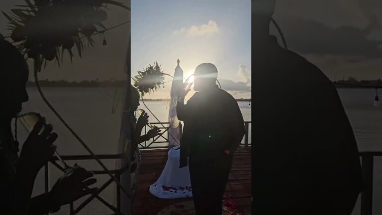 Read more about the article Perfect moment in Cancun w/ the best sunset! #shesaidyes #surpriseproposal #cancunproposal #marryme