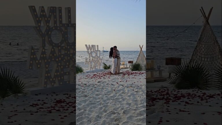 Read more about the article Picnic on the beach and a ring no one saw coming, she said Yes!#cancunproposal #proposalplanner